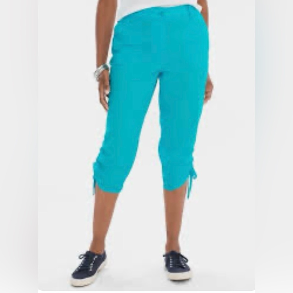 Chico’s The Ultimate Fit Cool Cotton Capri Pants Size 0.5 (6) Azul Isle Color